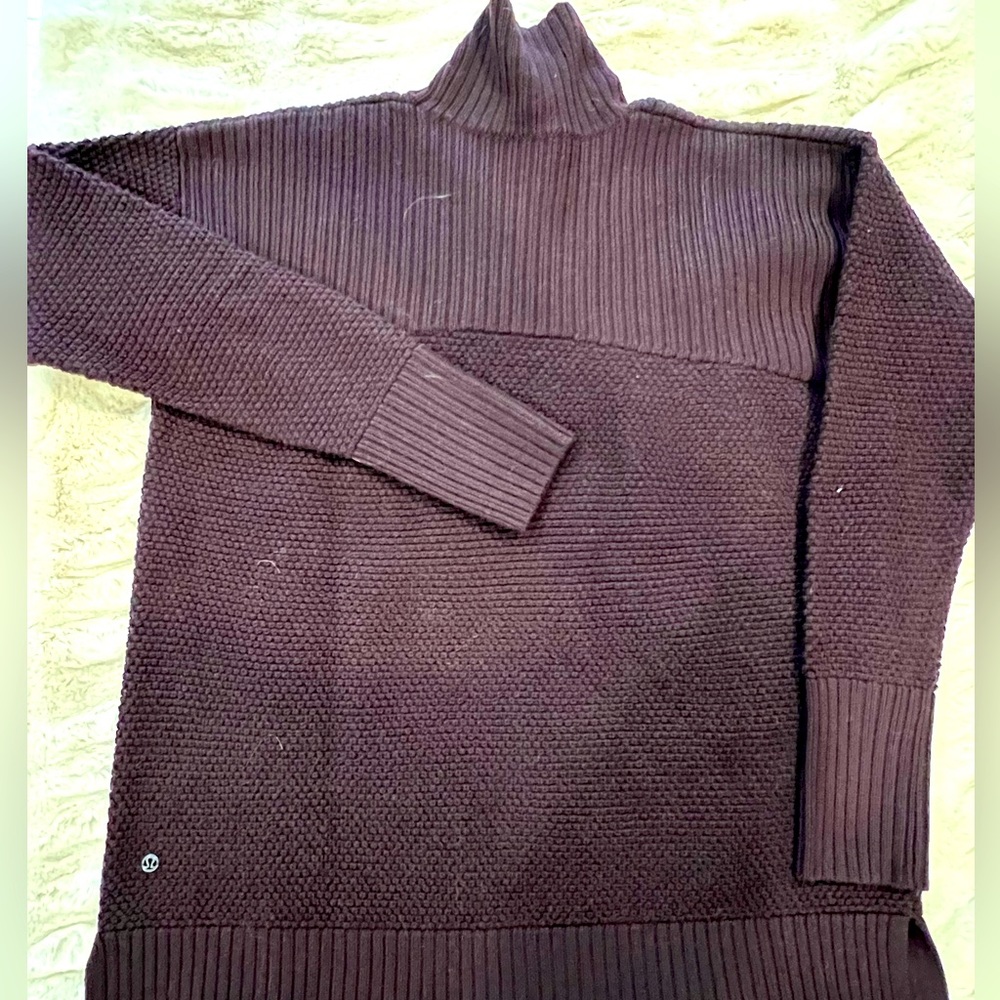LULULEMON WOMENS SIZE 10 SWEATER